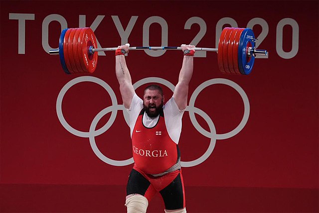 640px-Weightlifting_at_the_2020_Summer_Olympics_%E2%80%93_Men%27s_%2B109_kg_%2810%29.jpg