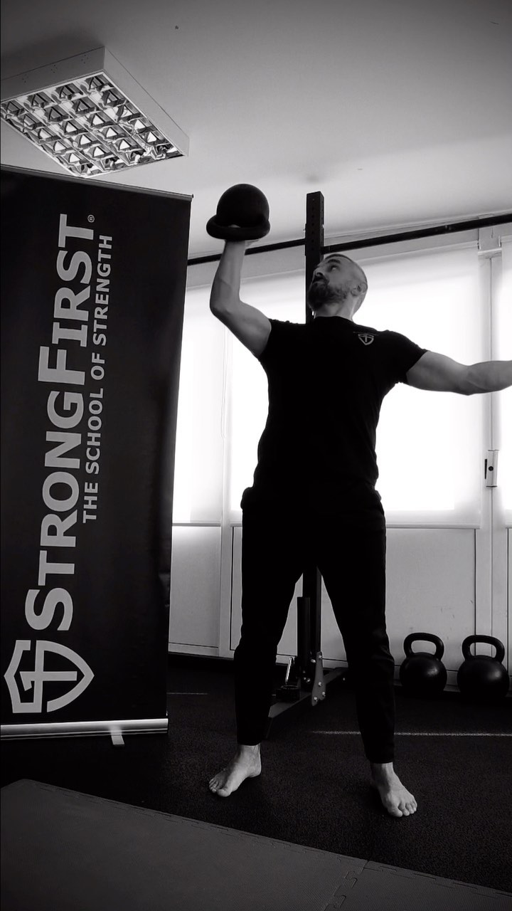 #strongfirsttip: A Drill for a Stronger Press - Palm Press aka Waiter’s Press 

Demonstrated by Saša Rajnović @guerilla.kettlebell, StrongFirst Certified Team Leader, StrongFirst Croatia @strongfirsthrvatska 

#strongfirst #kettlebell #palmpress #kettlebellpress #bestrongfirst