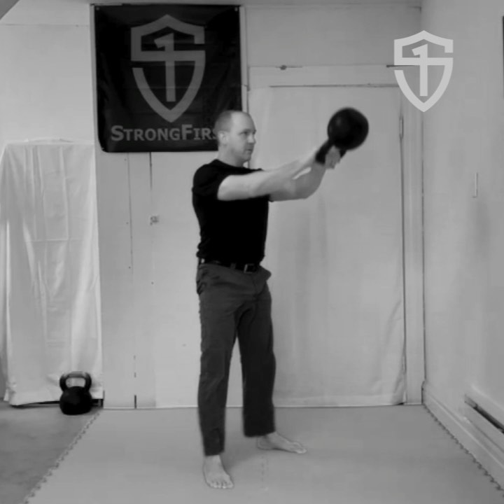 [VIDEO] #strongfirsttip: Stay connected – quick hips – slow arms.

A key to power and efficiency in kettlebell ballistics is to stay connected during power production.

The upper arm should remain in contact with the ribs as long as possible—ideally till hip extension powers the arm off the body. 

Any early disconnect between the arm and body will rob you of power and increase the arc of the clean or snatch. Stay connected as long as possible.

–Brett Jones @brettjonessfg , StrongFirst Master Certified Instructor & Director of Education

#strongfirst #sfg #kettlebell #swing #kettlebellswing #bestrongfirst