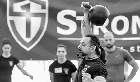 Fabio Zonin teaching the one-arm kettlebell military press at the SFG I