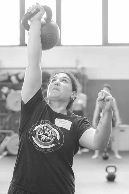 Martina Ferrigno pressing the 32kg kettlebell at the SFG I in Italy